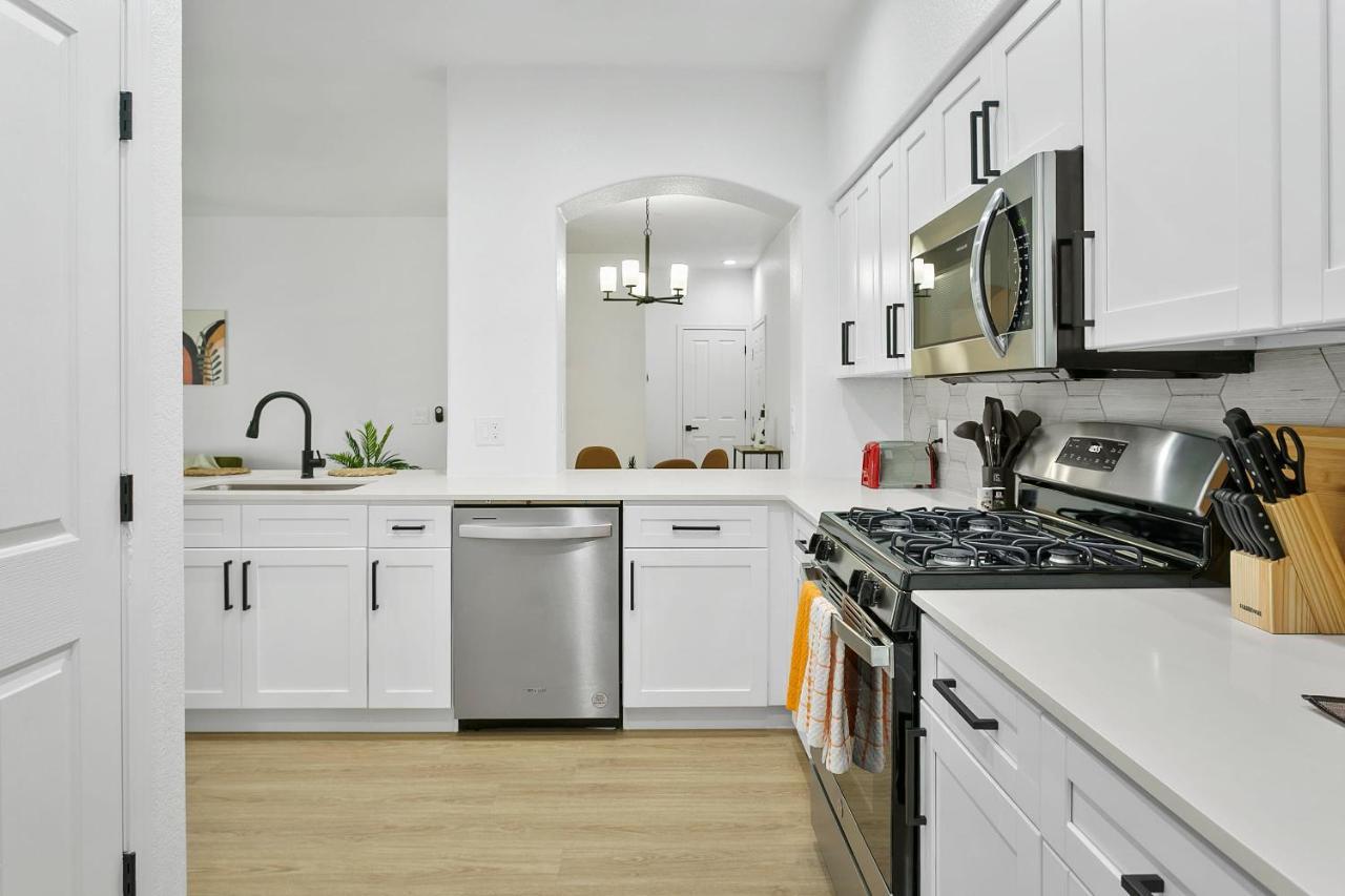 Cozysuites Glendale By The Stadium With Pool 03 エクステリア 写真