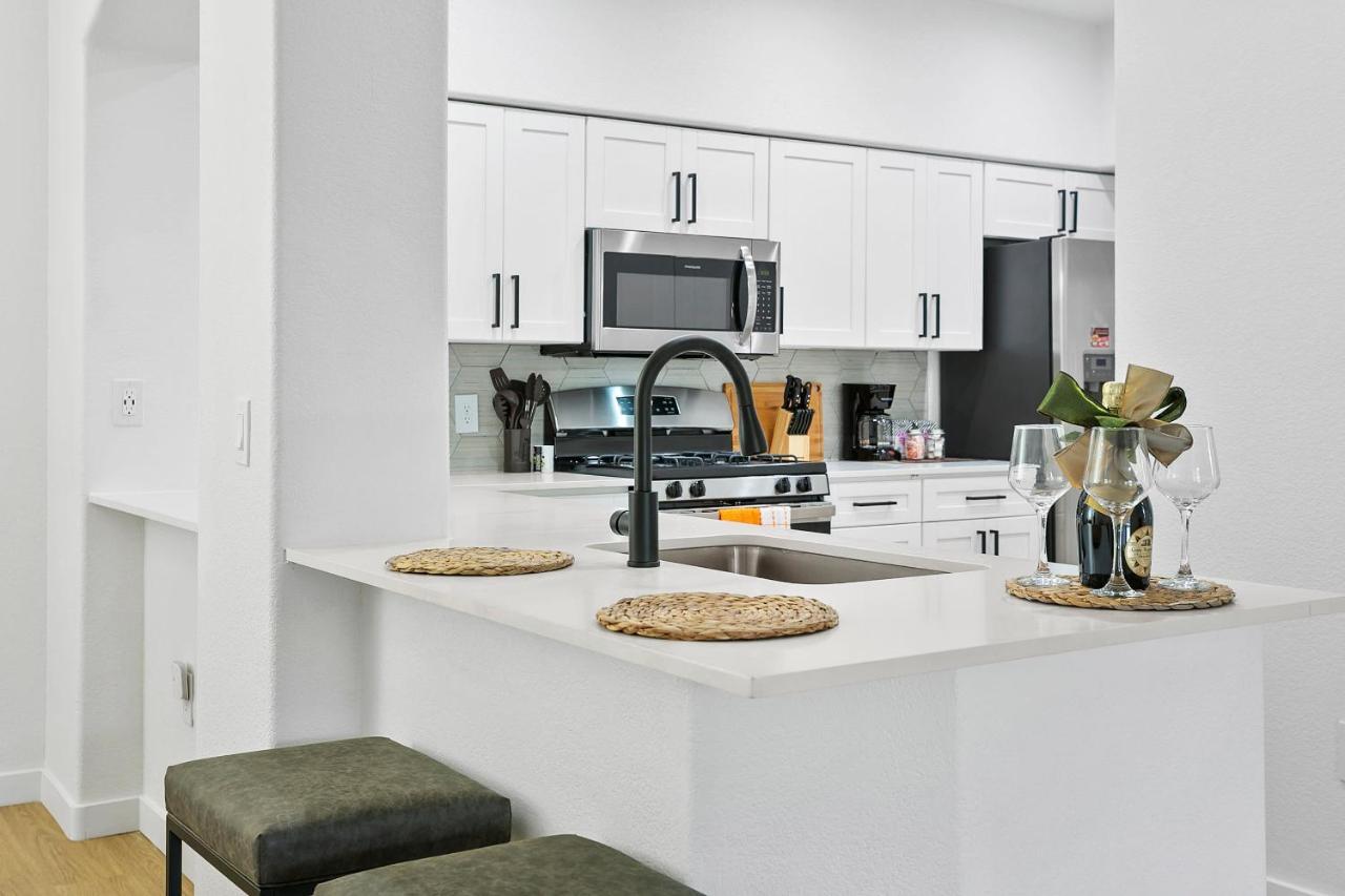Cozysuites Glendale By The Stadium With Pool 03 エクステリア 写真